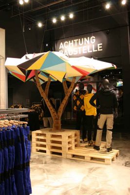 Abstraker_Baum_Buehnenplastik_KatharinaSchoenbach