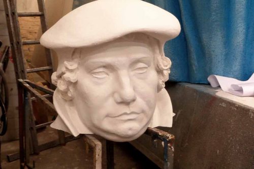 Luther_Grossfigur_Buehnenplastik_KatharinaSchoenbach