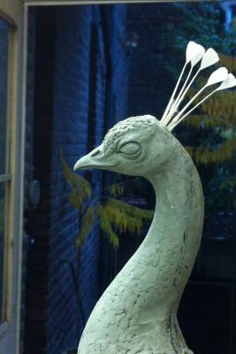 Pfau_Austattung_Buehnenplastik_Ausstattung_KatharinaSchoenbach