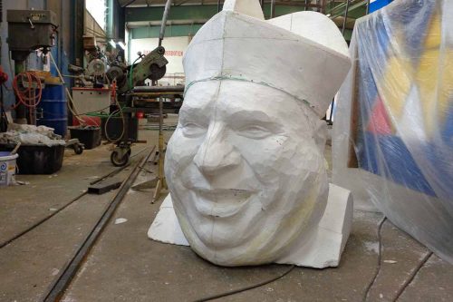 Potrait_Kardinal_Buehnenplastik_KatharinaSchoenbach